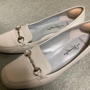 긴자 카네마츠 화이트 로퍼 23.5