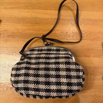 체크 무늬 숄더백 가마구치 백