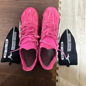 PUMA 핑크 축구화 스파이크