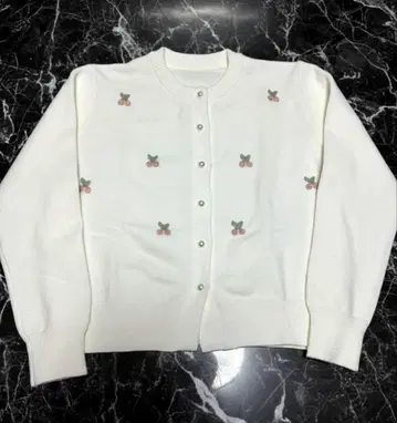 새상품 체리 패턴 페미닌 화이트 니트 가디건 핑크