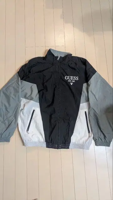 GUESS 나일론 자켓 블랙/그레이/화이트