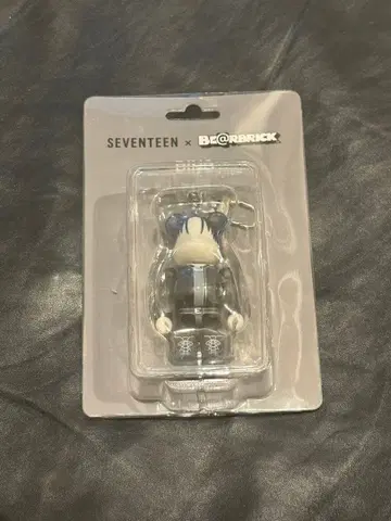 SEVENTEEN 디노 베어브릭 BE@RBRICK 키링