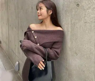 [릴암비션] 버튼 오프숄더 니트 원피스