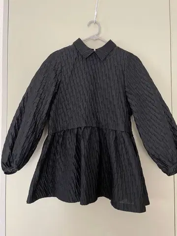 [ 유나이티드 애로우즈 ] 에어리 자카드 2way 페플럼 블라우스 블랙