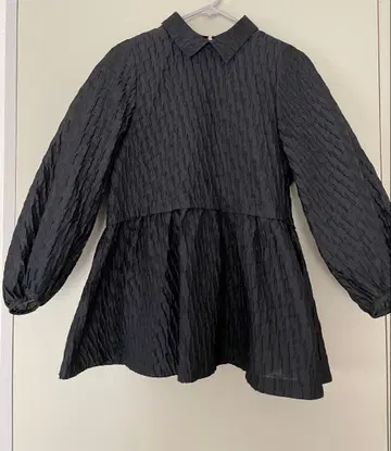 [ 유나이티드 애로우즈 ] 에어리 자카드 2way 페플럼 블라우스 블랙