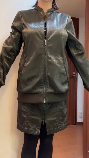 아르마니 올리브 그린 합성 피혁 셋업