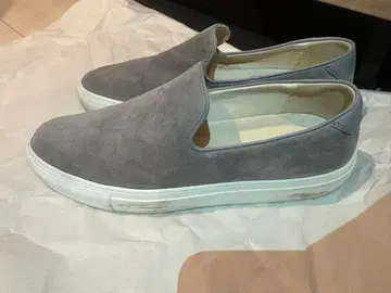 C.QP 그레이 스웨이드 슬립온