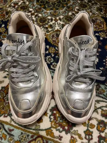 메탈릭 실버 통굽 스니커즈 대드 스니커즈 캐주얼 슈즈