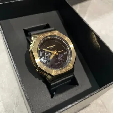 G-SHOCK 5611 골드 블랙 손목시계