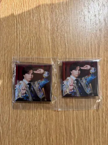 M!LK 한정판 캡슐 토이 스퀘어 캔뱃지 시오자키 타이치 2개