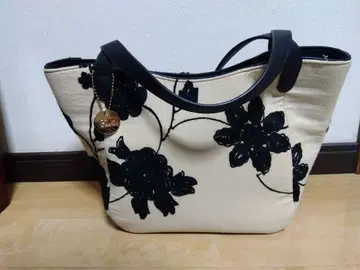 캐시 꽃무늬 자수 토트백