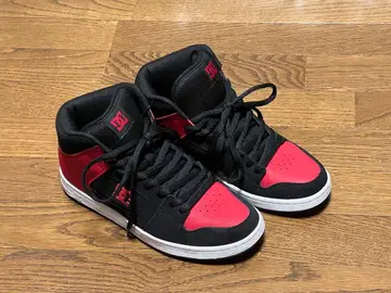 DC 블랙/레드 하이컷 스니커즈