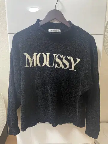 MOUSSY 블랙 니트 스웨터 긴팔 로고