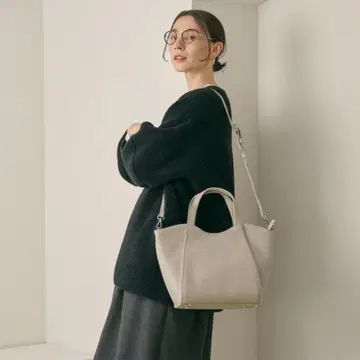 BEAUTY&YOUTH 2WAY 공 체인 토트백