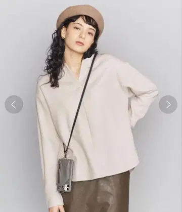 [ 새상품급 ] UNITEDARROWS 스키퍼 넥 롱 슬리브 티셔츠