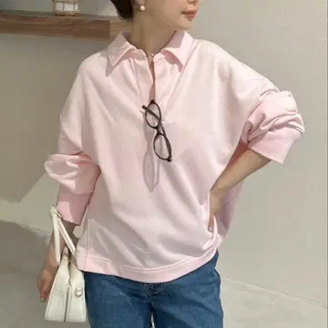 Mila Owen 숏 기장 라거 맨투맨 상의