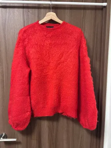 빨간색 모헤어풍 니트 GVGV 벨 슬리브 니트