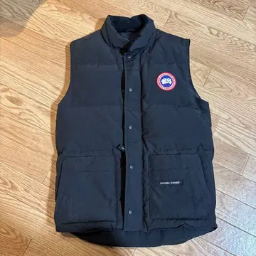 CANADA GOOSE 블랙 다운 베스트