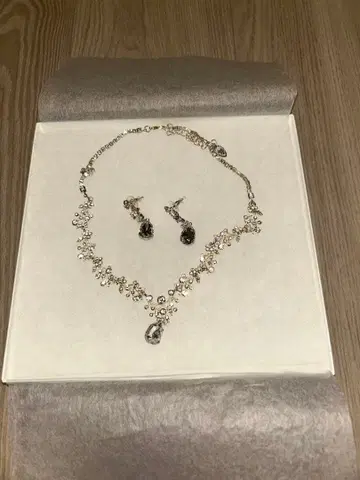 Moe Bridal 브라이덜 액세서리 목걸이&귀걸이 세트