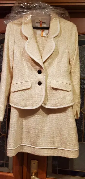 아이보리 트위드풍 라메 믹스 정장 세트