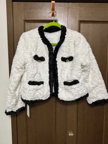 에코퍼 바이컬러 배색 복슬복슬 자켓