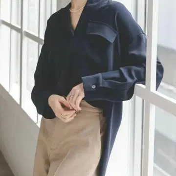 NOBLE 워크 디테일 드레이프 셔츠 네이비