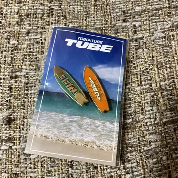 [ 미개봉 새상품 ] TOBU x TUBE 서핑보드형 핀 배지