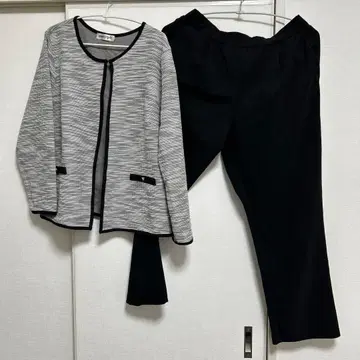 그레이와 블랙 스트라이프 자켓과 블랙 팬츠 세트