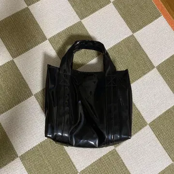 HELOYSE 블랙 러버 토트백