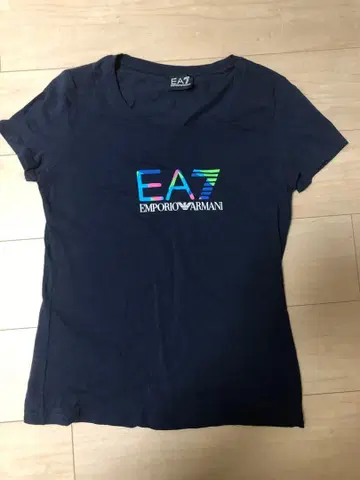 Emporio Armani 네이비 T셔츠