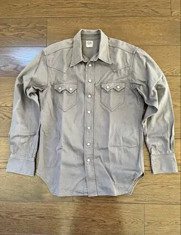 스터드 장식 그레이 웨스턴 셔츠