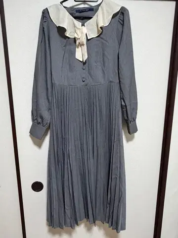 An another angelus 그레이 프릴 옷깃 리본 포함 원피스