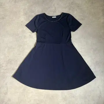 네이비 반팔 원피스 플레어 무릎 기장 포멀 M 엘레강트 깔끔한