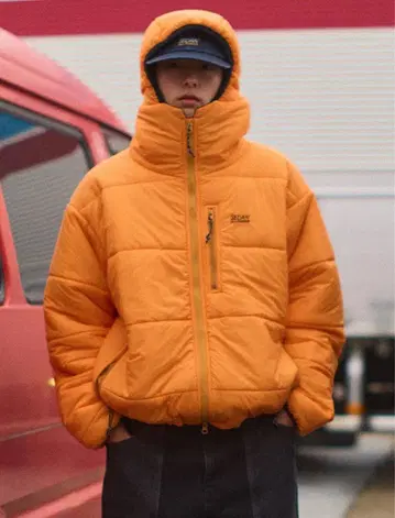 오렌지 후드 부착 다운 자켓