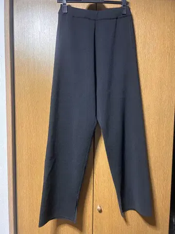 AURALEE 슬릿 니트 이지 팬츠