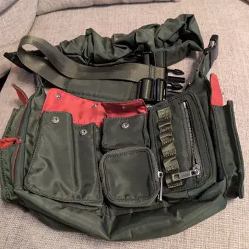 AMERI 멀티 포켓 숄더백 올리브 그린