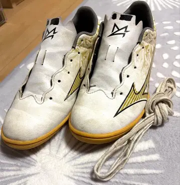 미즈노 알파 축구 풋살화 실내 23.5