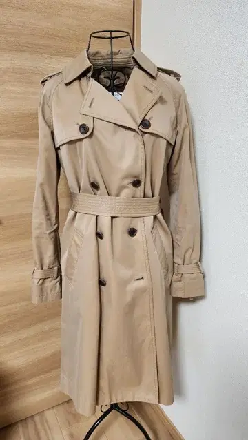 스픽 앤 스팬 베이지 트렌치코트 해리스 트위드 라이너 포함