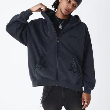 SUPPLIER 플뢰르 레더 패치 집 후디