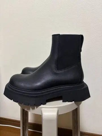 ZARA 볼륨 첼시 부츠 사이즈 39 (25.3cm)