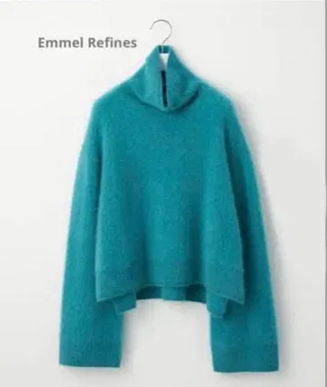 터콰이즈 터틀넥 오버 사이즈 스웨터