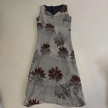 슬리브리스 원피스