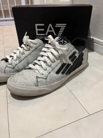 엠포리오 아르마니 스니커즈 화이트/블랙