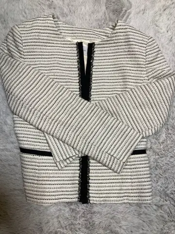 UNTITLED의 노카라 자켓입니다