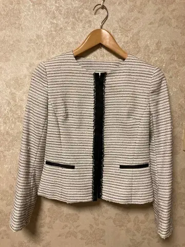 UNTITLED의 노카라 자켓입니다