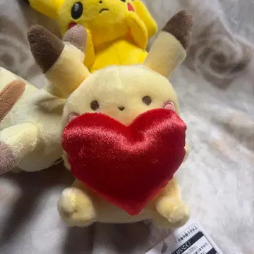 포켓몬 센터 2025 발렌타인 피카츄 봉제 인형