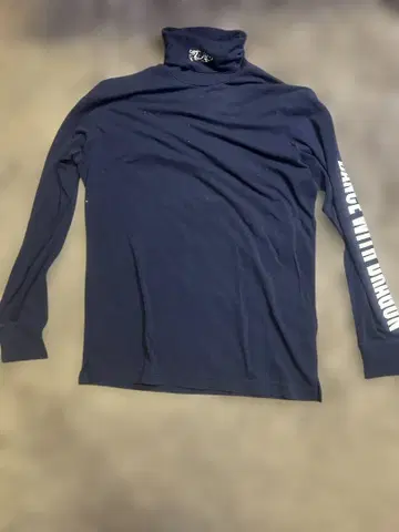 Dance With Dragon 네이비 터틀넥 스웨터 사이즈 2