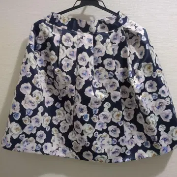 레스트로즈 네이비 꽃무늬 플레어 스커트