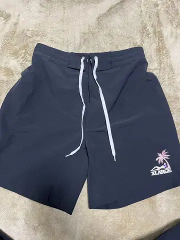 X-LARGE 블랙 숏팬츠