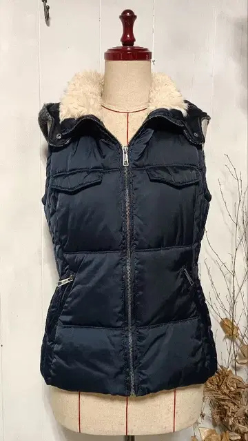 ZARA TRAFALUC 네이비 후드 부착 퀼팅 충전솜 베스트